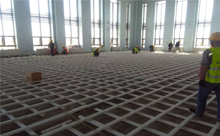 松木風雨操場運動地板施工技術方案