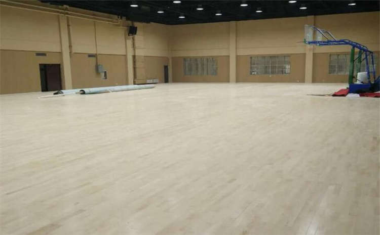 室內(nèi)體育運(yùn)動(dòng)地板保養(yǎng)