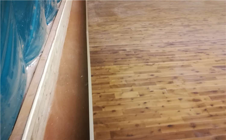 20厚風雨操場地板多少錢一平米?