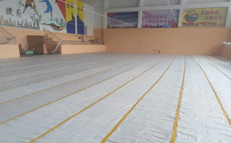場館內(nèi)硬木企口運動木地板切記不要打蠟