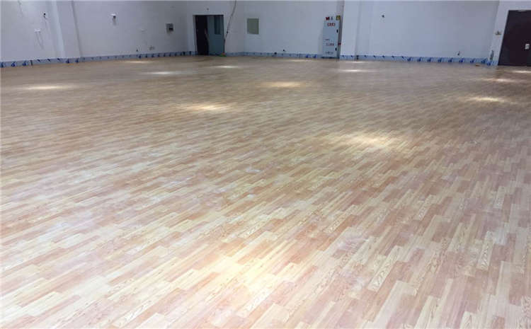 24厚羽毛球館木地板價格是多少錢?