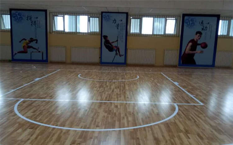 22厚風雨操場地板怎么翻新？