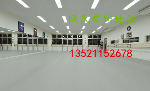 地膠上面的污漬如何清理 地膠上面的污漬如何清理